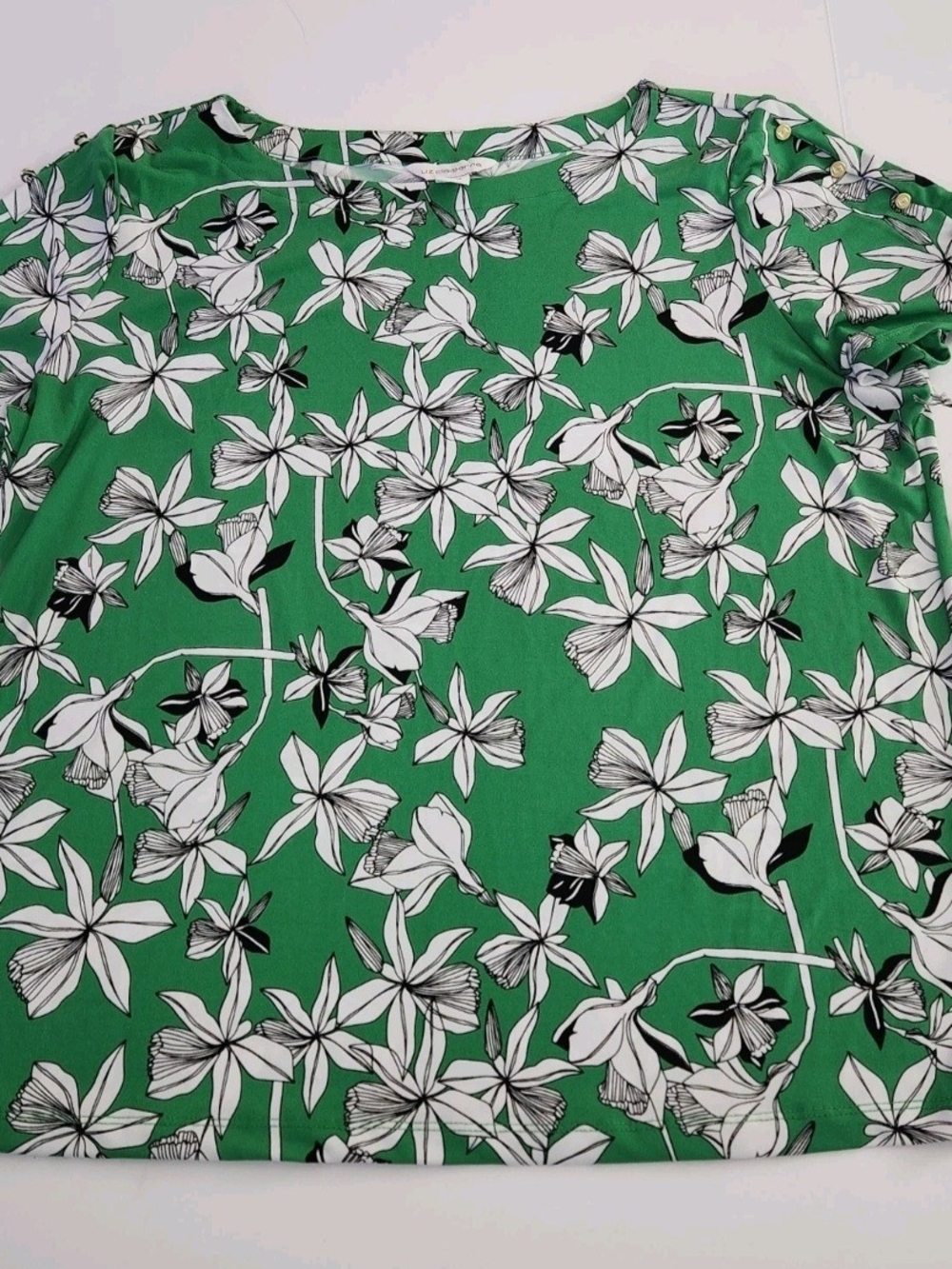 Liz Claiborne Green Floral Print Blouse, Gold Button Detail On Shoulder
